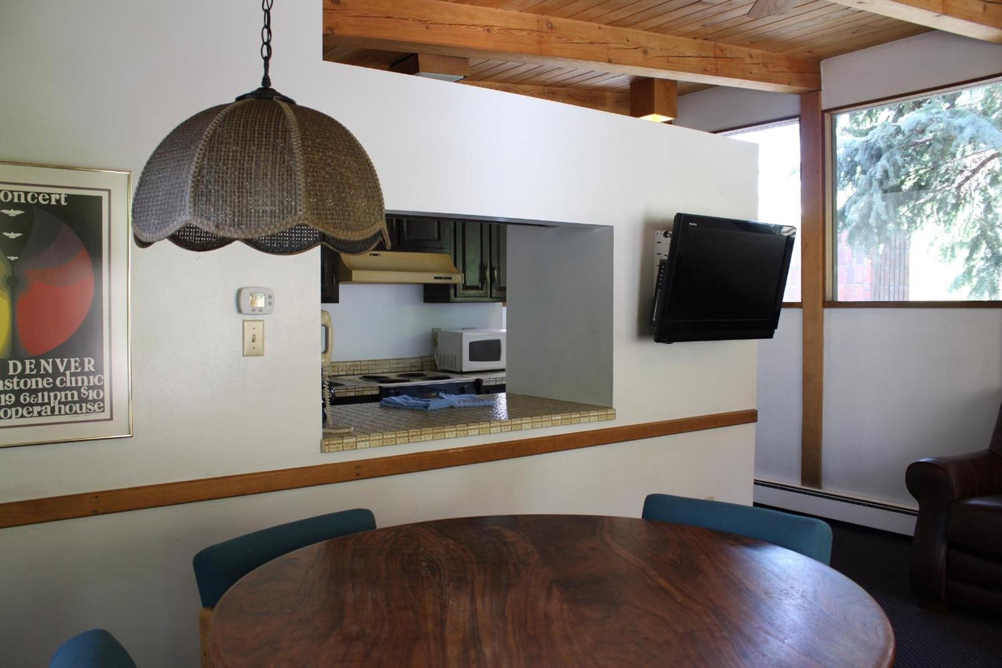 St Moritz Lodge And Condominiums Аспън Стая снимка